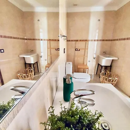 Aromas Attic 公寓 *